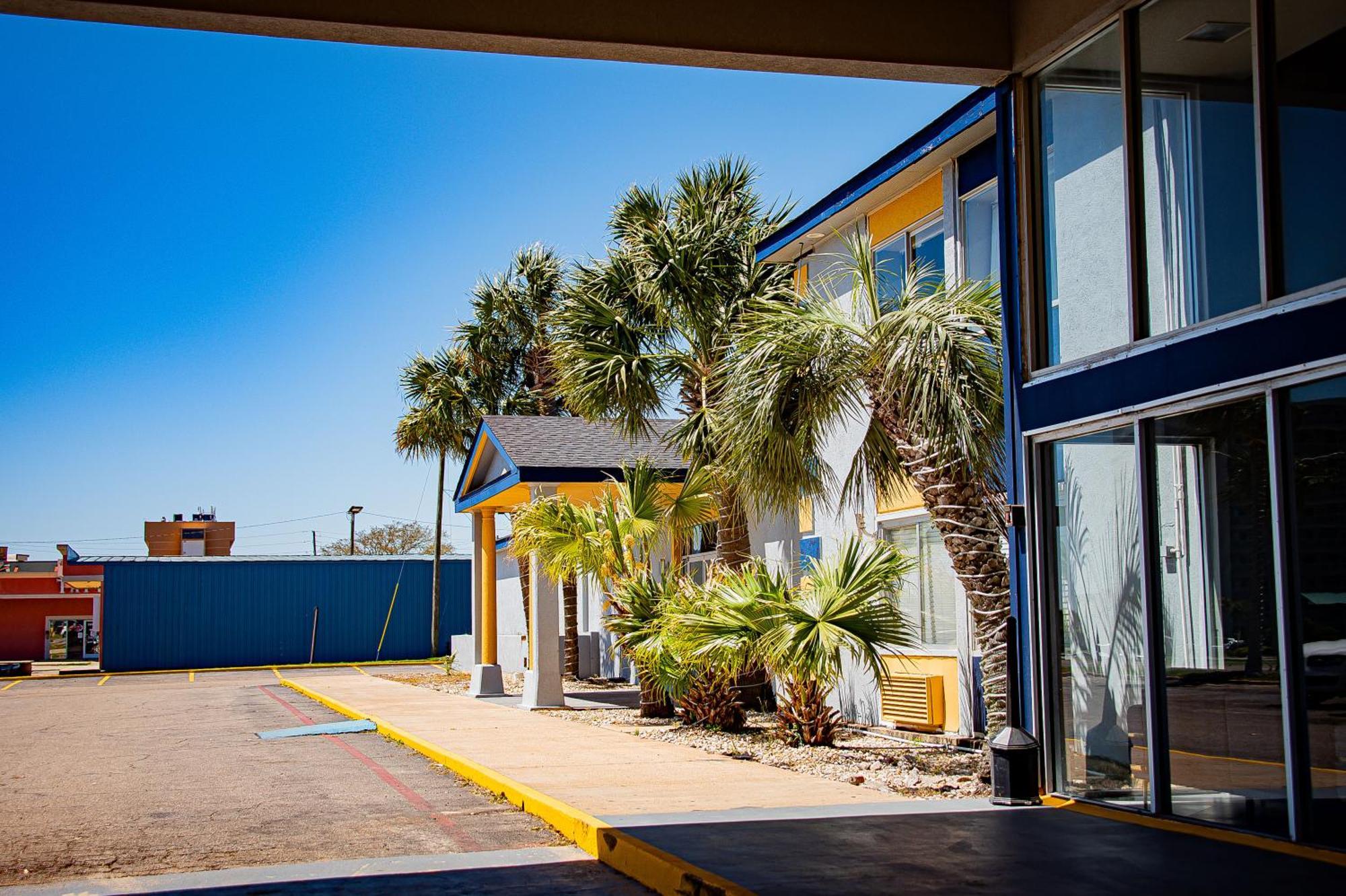 Super 8 By Wyndham Biloxi Motel Luaran gambar