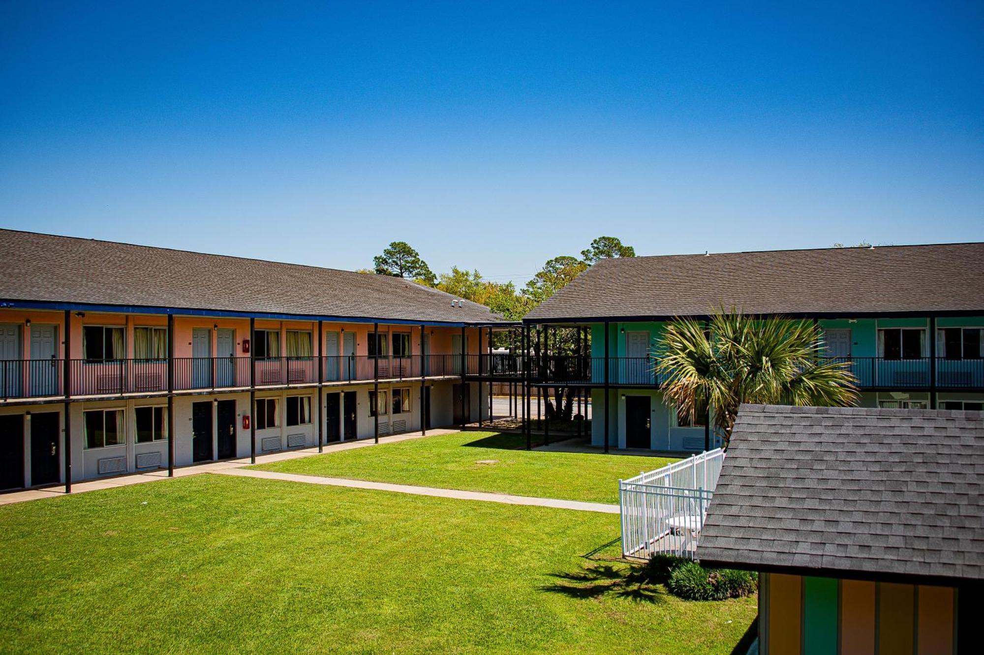 Super 8 By Wyndham Biloxi Motel Luaran gambar