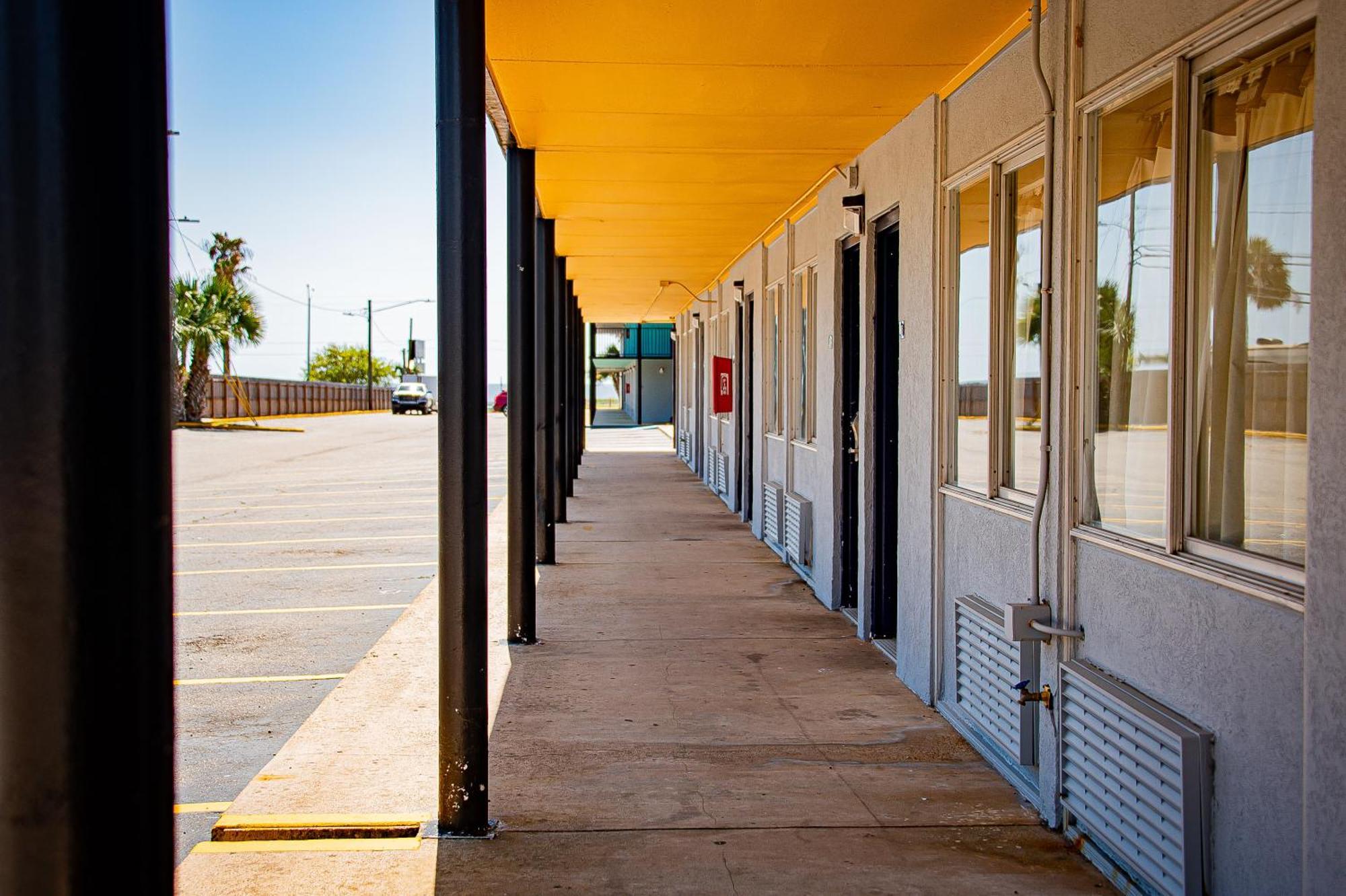 Super 8 By Wyndham Biloxi Motel Luaran gambar